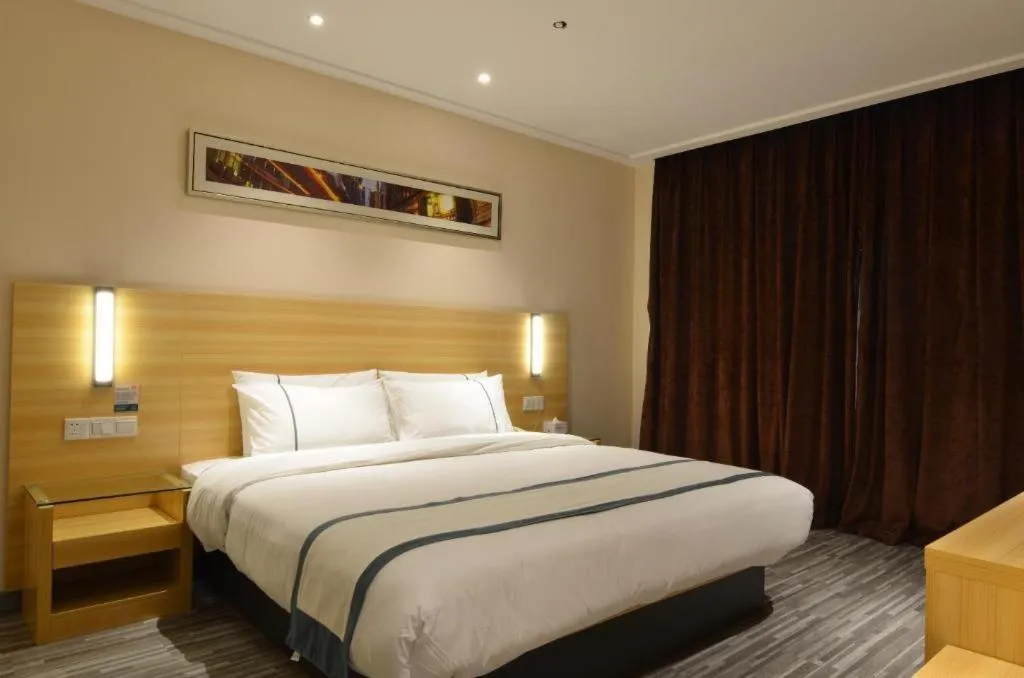 Bed in City Comfort Inn Huanggang Qichun Exhibition Center