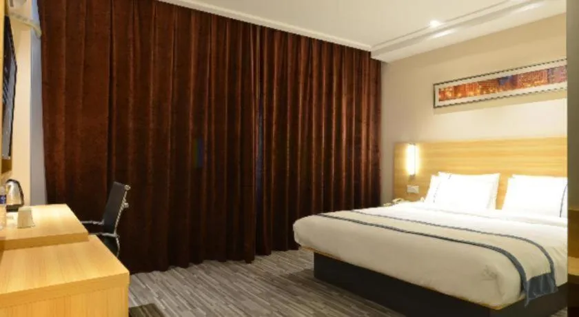 Bed in City Comfort Inn Huanggang Qichun Exhibition Center