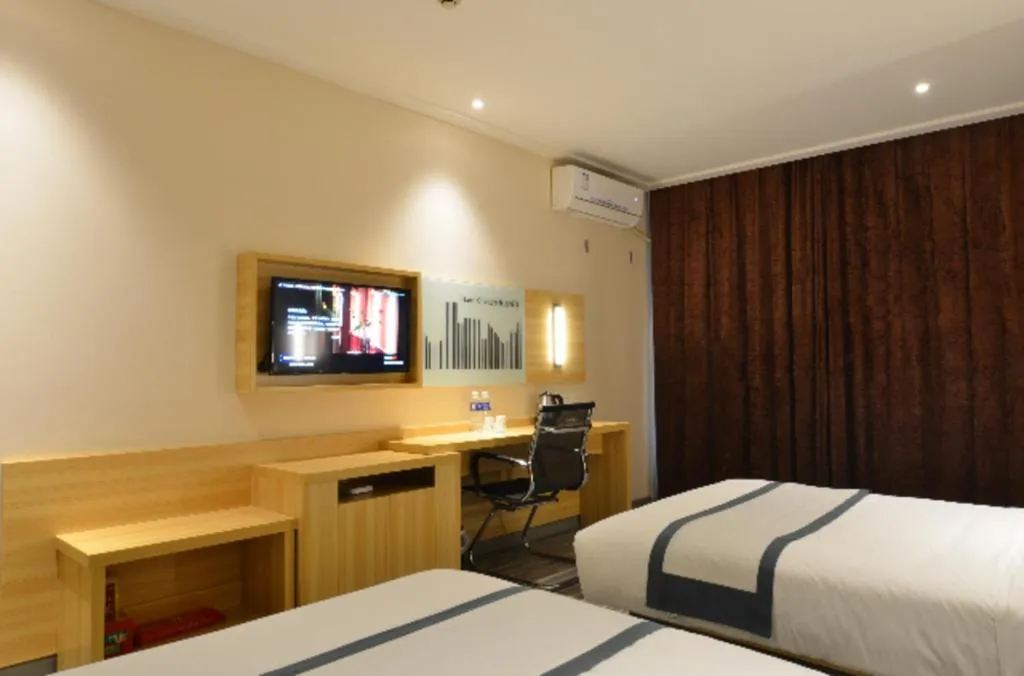 Bed in City Comfort Inn Huanggang Qichun Exhibition Center