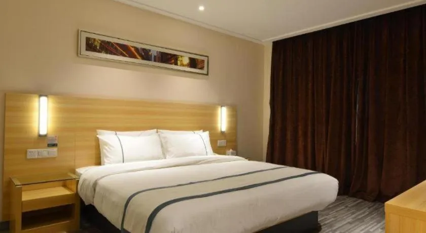 Bed in City Comfort Inn Huanggang Qichun Exhibition Center