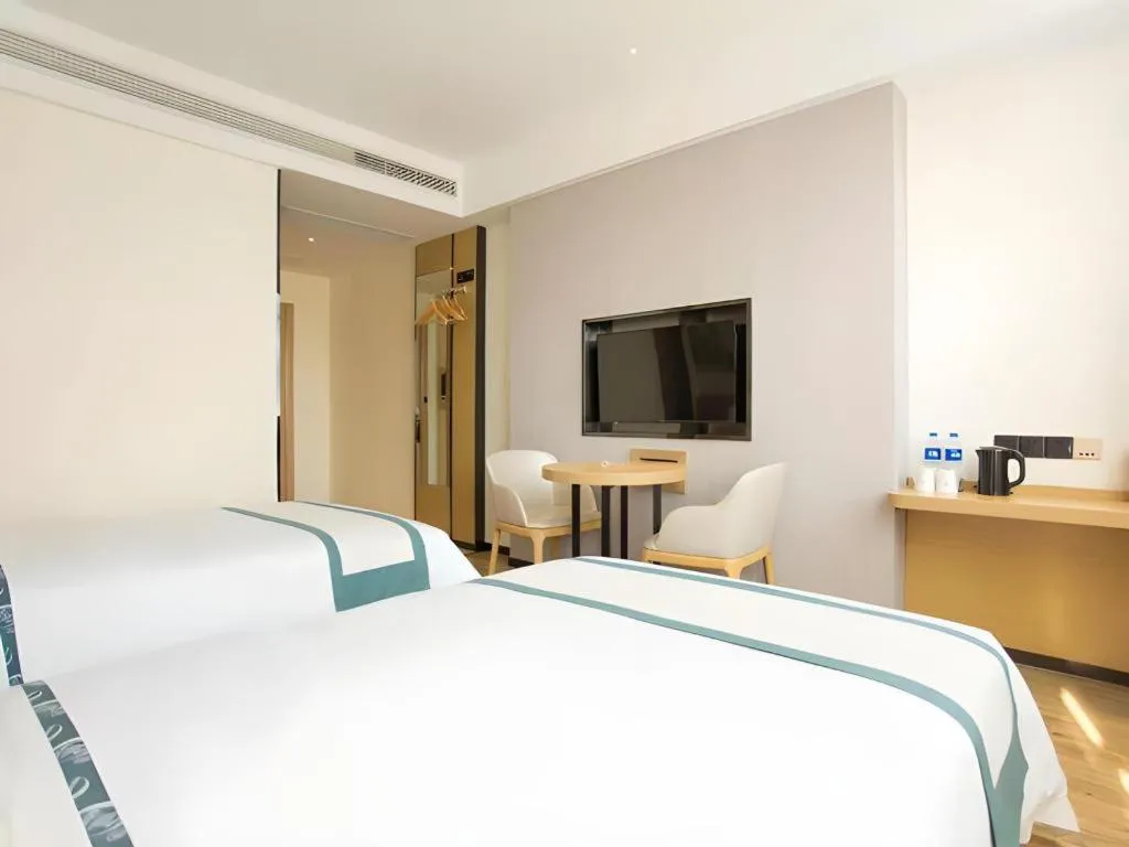 Bed in City Comfort Inn Chibi Walking Street