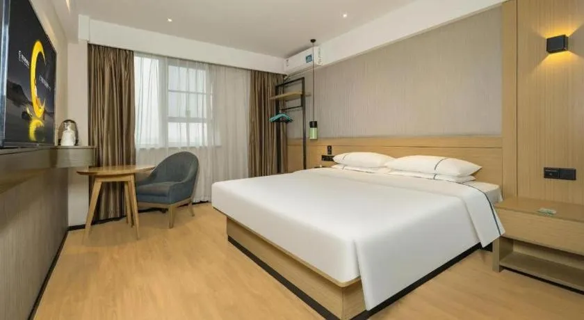 Bed in City Comfort Inn Wuzhou Municipal Government Vocational College