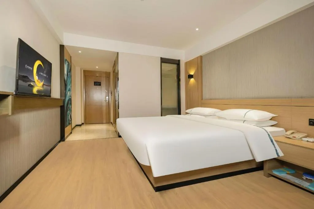 Bed in City Comfort Inn Wuzhou Municipal Government Vocational College