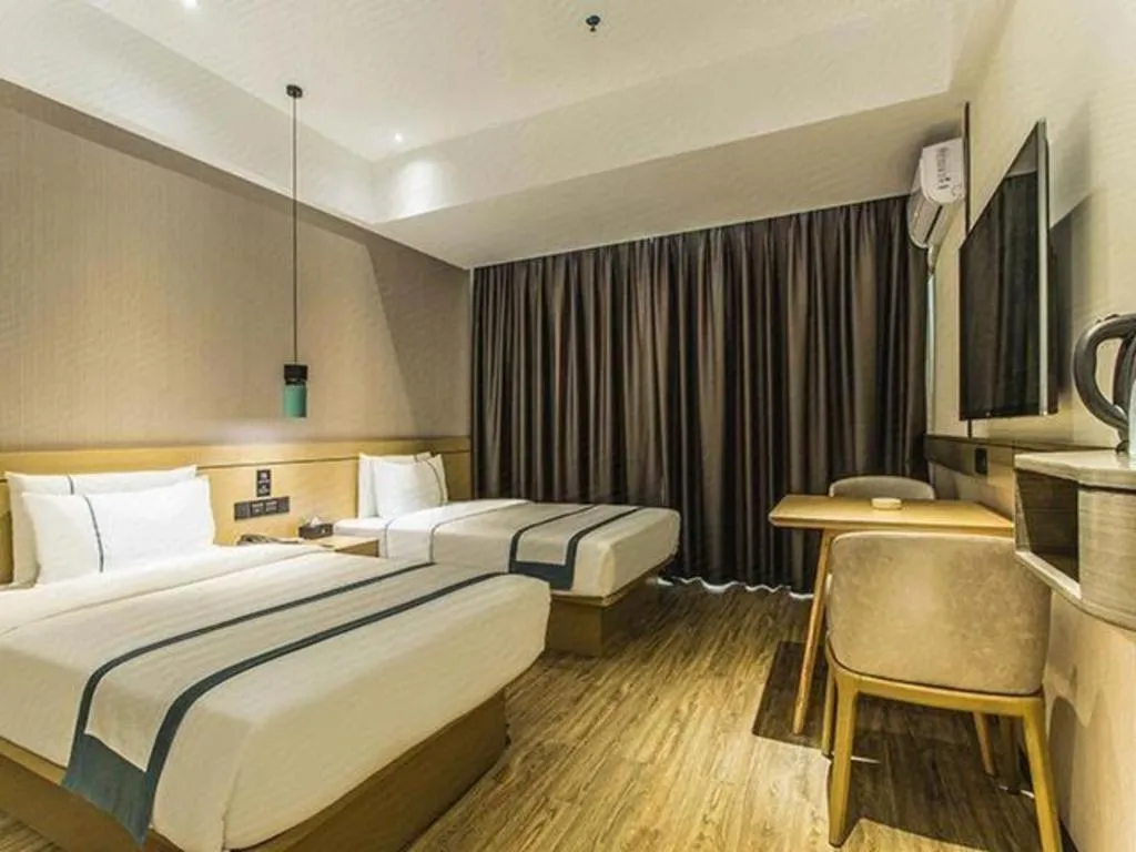Bed in City Comfort Inn Wuzhou Municipal Government Vocational College