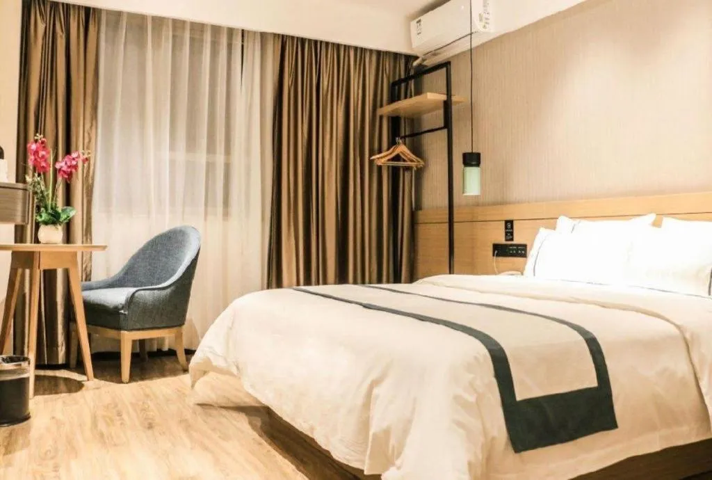 Bed in City Comfort Inn Wuzhou Municipal Government Vocational College