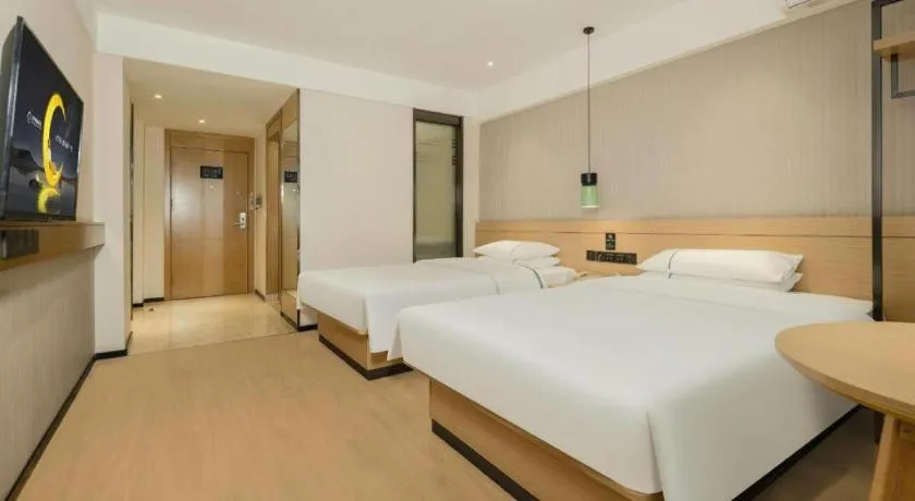 Bed in City Comfort Inn Wuzhou Municipal Government Vocational College