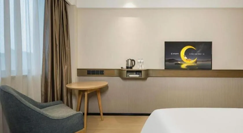 Bed in City Comfort Inn Wuzhou Municipal Government Vocational College