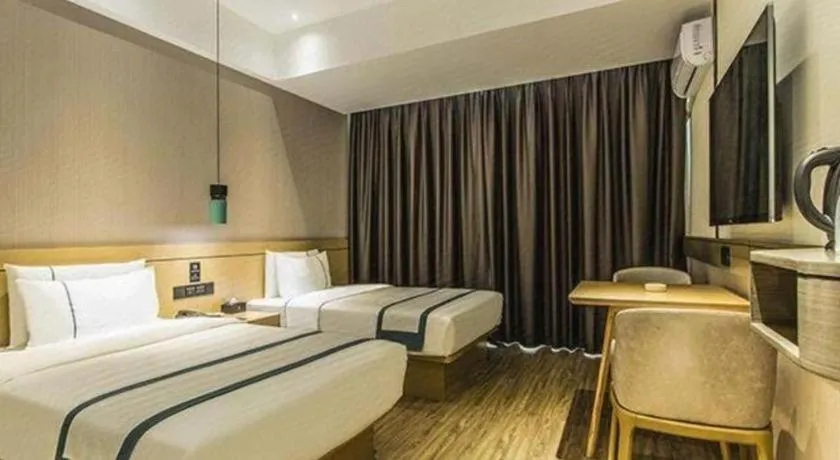 Bed in City Comfort Inn Wuzhou Municipal Government Vocational College