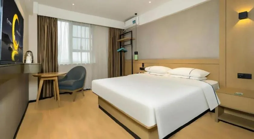 Bed in City Comfort Inn Wuzhou Municipal Government Vocational College