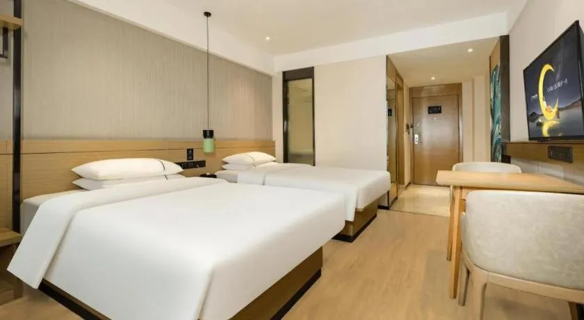 Bed in City Comfort Inn Wuzhou Municipal Government Vocational College