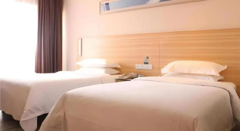 Bed in City Comfort Inn Changsha West Station Lugu Meixi Lake East Branch