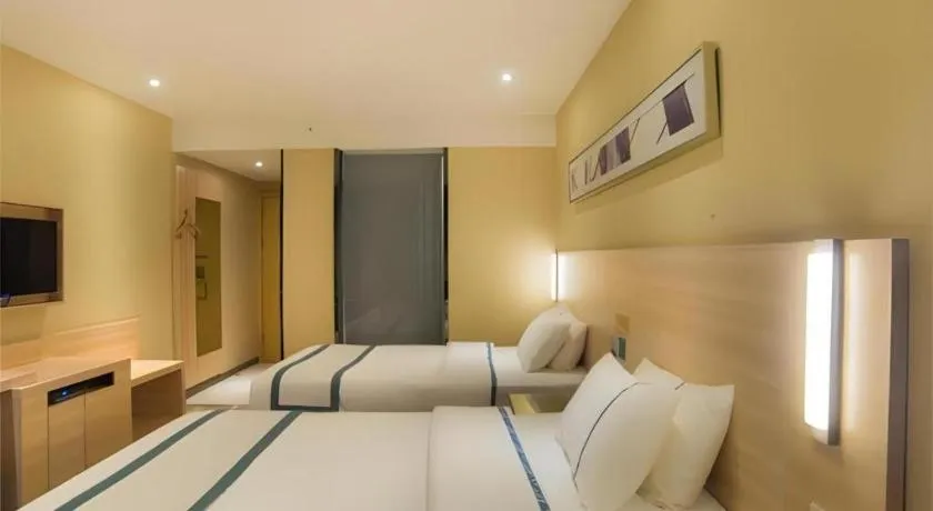 Bed in City Comfort Inn Liuzhou High-speed Railway Station