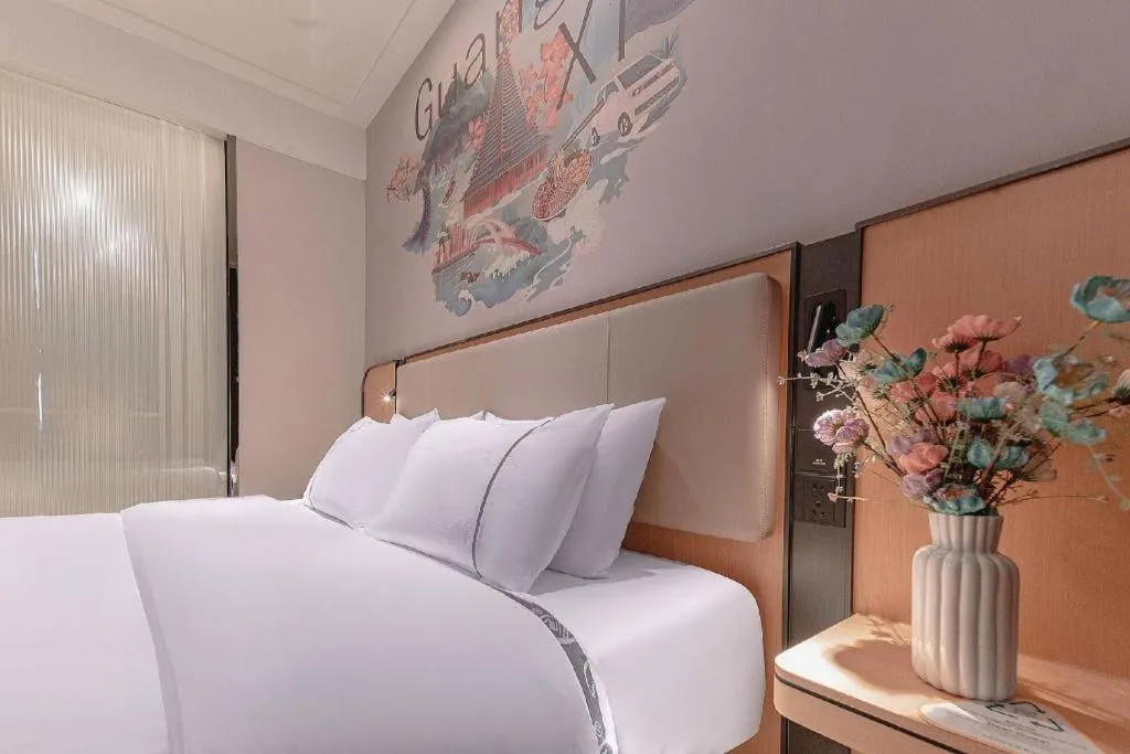 Bed in City Comfort Inn Liuzhou High-speed Railway Station