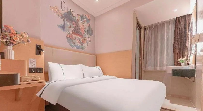 Bed in City Comfort Inn Liuzhou High-speed Railway Station
