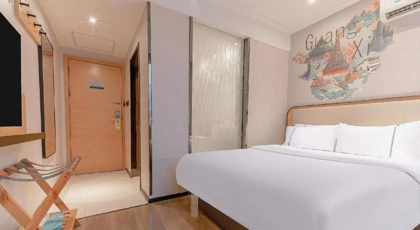 Bed in City Comfort Inn Liuzhou High-speed Railway Station