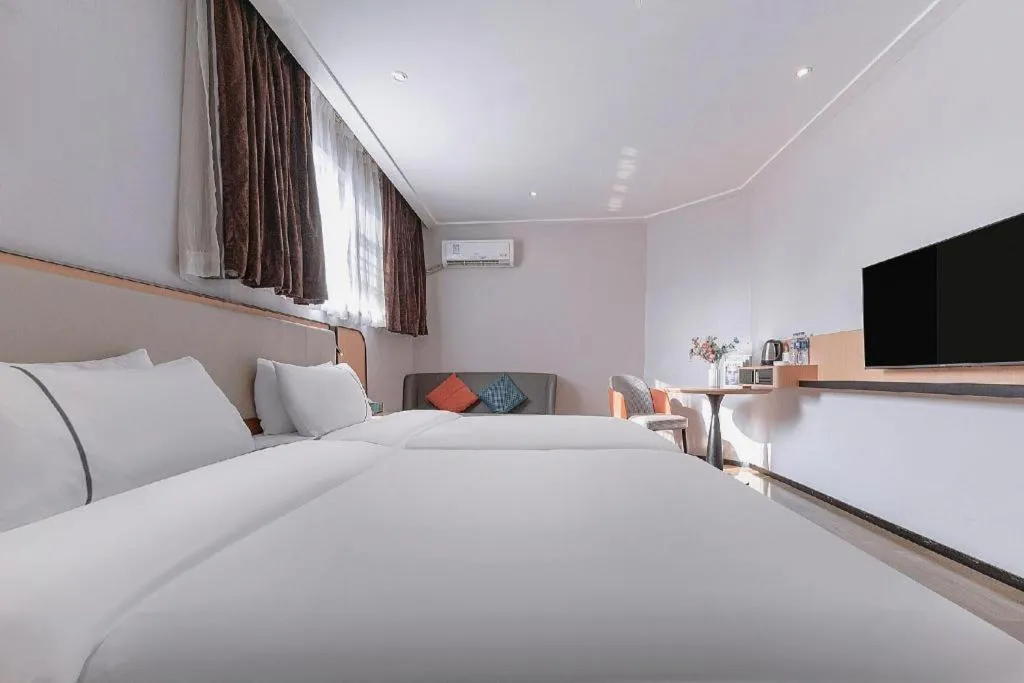 Bed in City Comfort Inn Liuzhou High-speed Railway Station