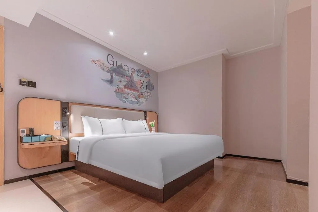 Bed in City Comfort Inn Liuzhou High-speed Railway Station