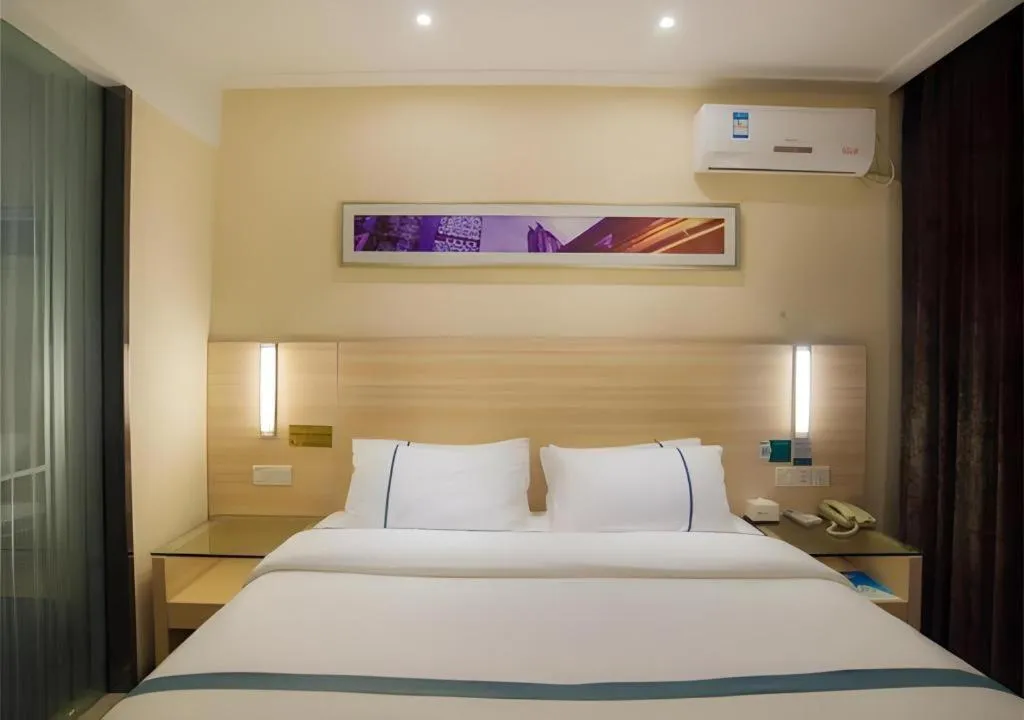 Bed in City Comfort Inn Liuzhou High-speed Railway Station