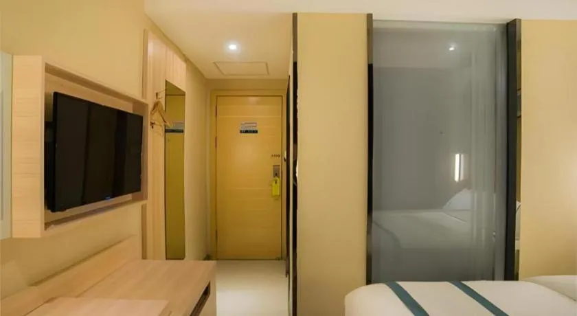 Bed in City Comfort Inn Liuzhou High-speed Railway Station