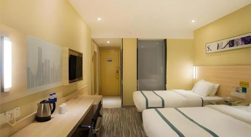 Bed in City Comfort Inn Liuzhou High-speed Railway Station