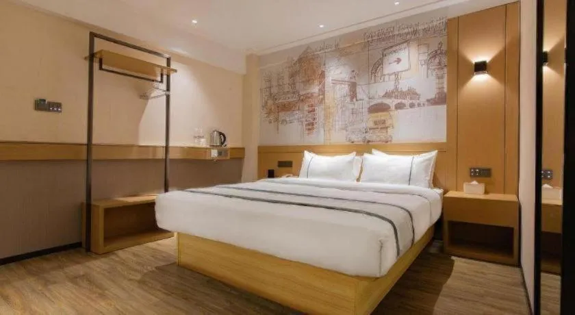 Bed in City Comfort Inn Guilin Two Rivers and Four Lakes Sun and Moon Shuangta