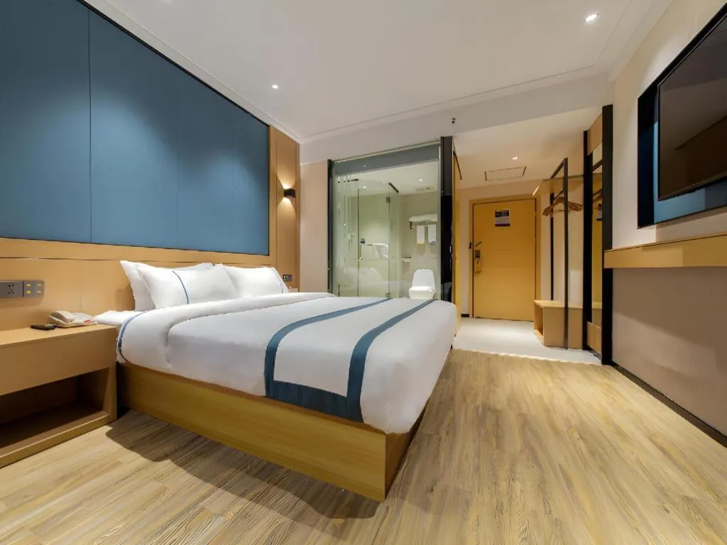 Bed in City Comfort Inn Guilin Two Rivers and Four Lakes Sun and Moon Shuangta
