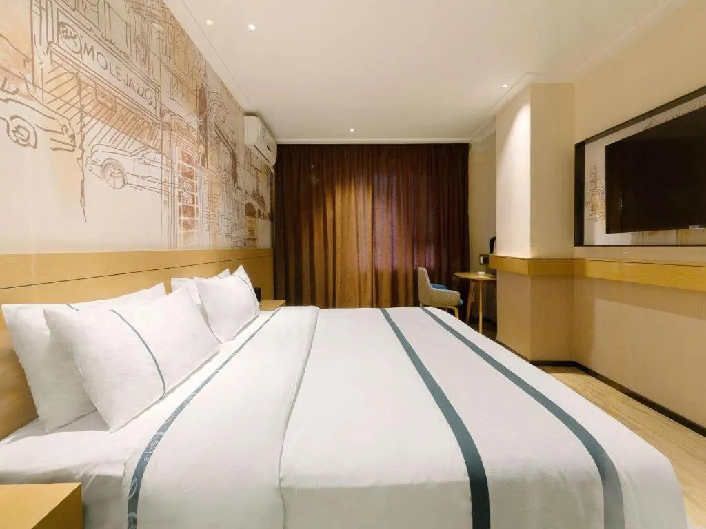 Bed in City Comfort Inn Guilin Two Rivers and Four Lakes Sun and Moon Shuangta