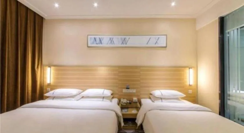 Bed in City Comfort Inn Guilin Two Rivers and Four Lakes Sun and Moon Shuangta