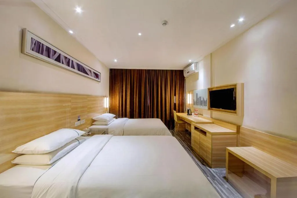 Bed in City Comfort Inn Guilin Two Rivers and Four Lakes Sun and Moon Shuangta