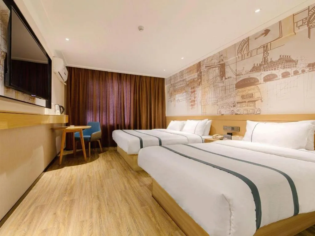 Bed in City Comfort Inn Guilin Two Rivers and Four Lakes Sun and Moon Shuangta
