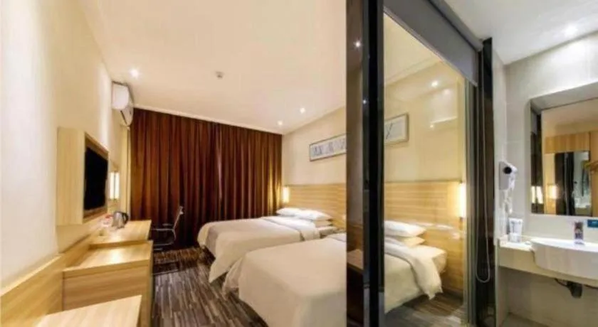 Bed in City Comfort Inn Guilin Two Rivers and Four Lakes Sun and Moon Shuangta