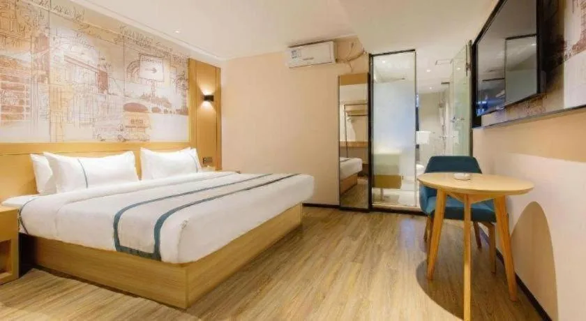 Bed in City Comfort Inn Guilin Two Rivers and Four Lakes Sun and Moon Shuangta