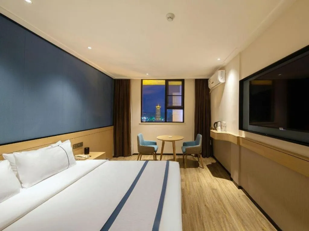 Bed in City Comfort Inn Guilin Two Rivers and Four Lakes Sun and Moon Shuangta