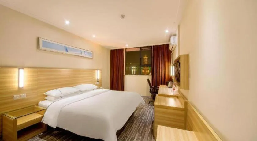 Bed in City Comfort Inn Guilin Two Rivers and Four Lakes Sun and Moon Shuangta