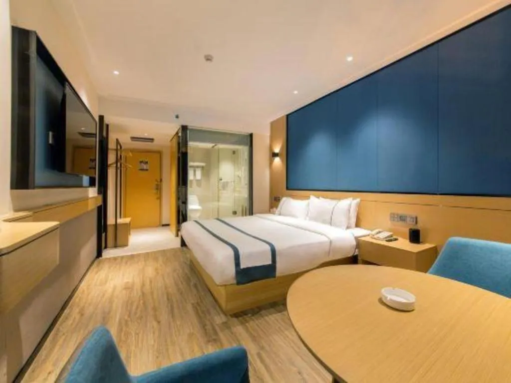 Bed in City Comfort Inn Guilin Two Rivers and Four Lakes Sun and Moon Shuangta