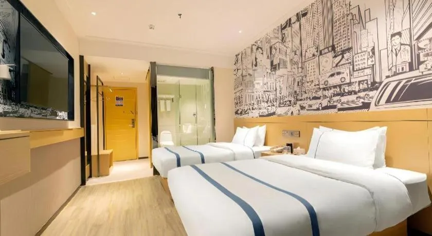 Bed in City Comfort Inn Guilin Two Rivers and Four Lakes Sun and Moon Shuangta