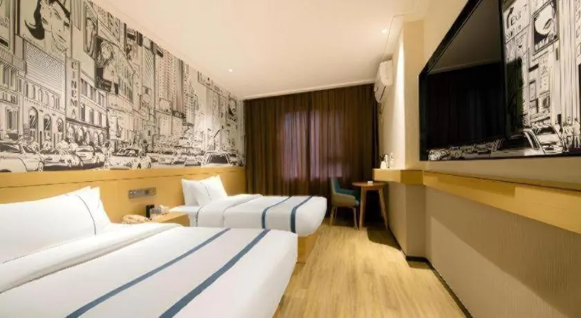 Bed in City Comfort Inn Guilin Two Rivers and Four Lakes Sun and Moon Shuangta