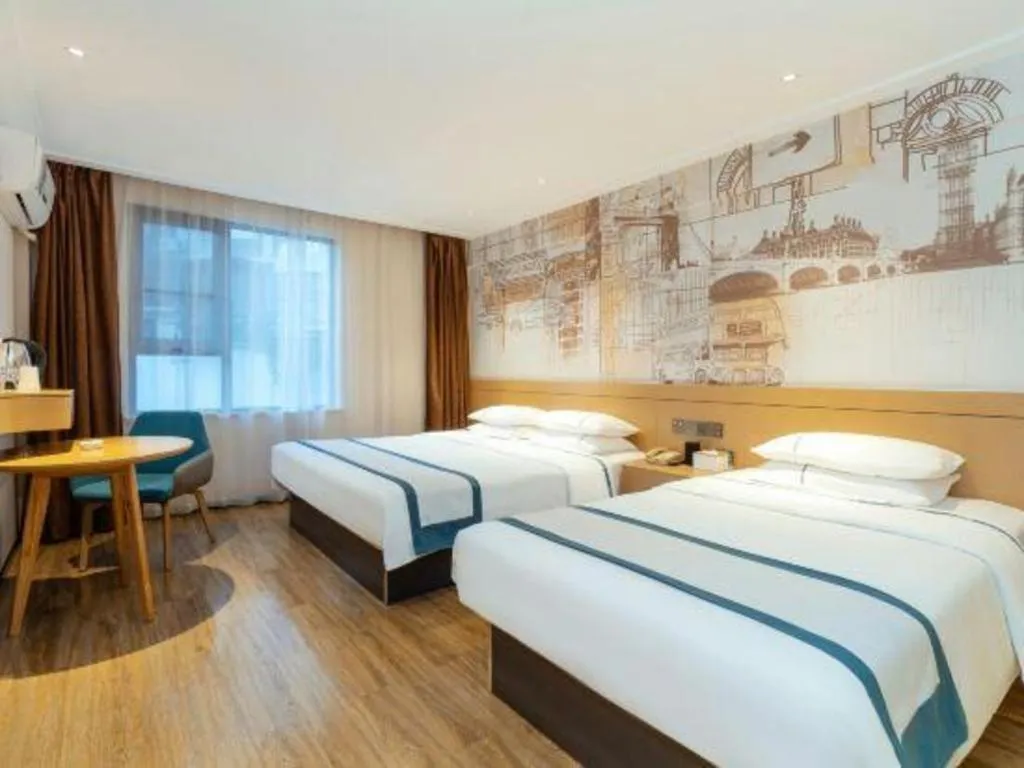 Bed in City Comfort Inn Guilin Two Rivers and Four Lakes Sun and Moon Shuangta