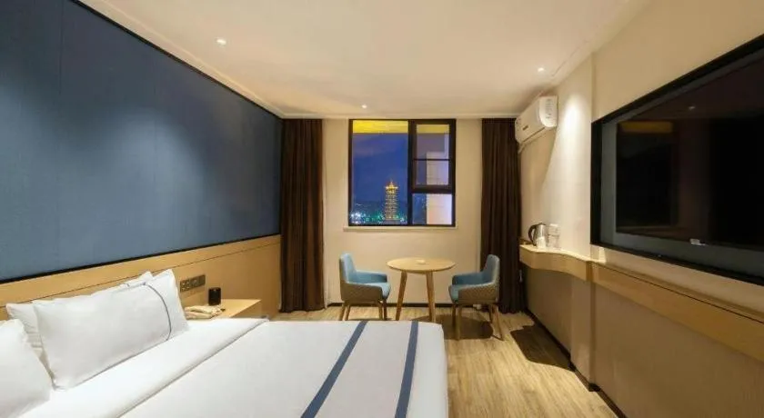 Bed in City Comfort Inn Guilin Two Rivers and Four Lakes Sun and Moon Shuangta