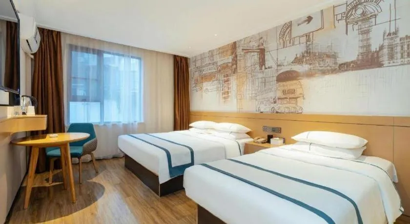 Bed in City Comfort Inn Guilin Two Rivers and Four Lakes Sun and Moon Shuangta