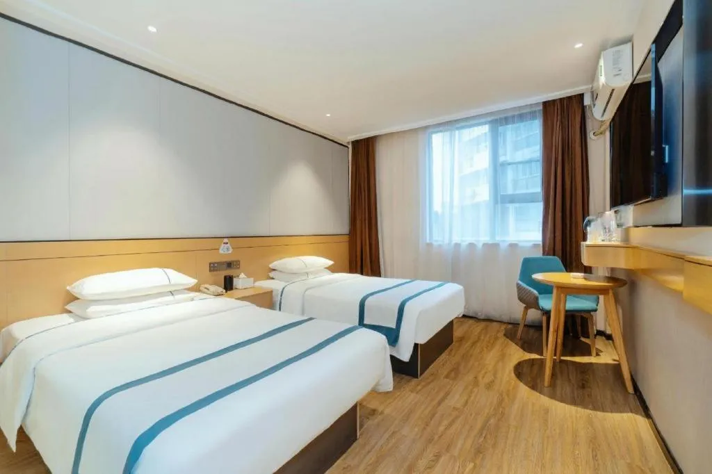 Bed in City Comfort Inn Guilin Two Rivers and Four Lakes Sun and Moon Shuangta
