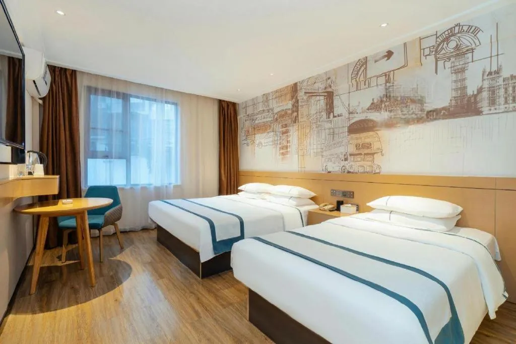 Bed in City Comfort Inn Guilin Two Rivers and Four Lakes Sun and Moon Shuangta