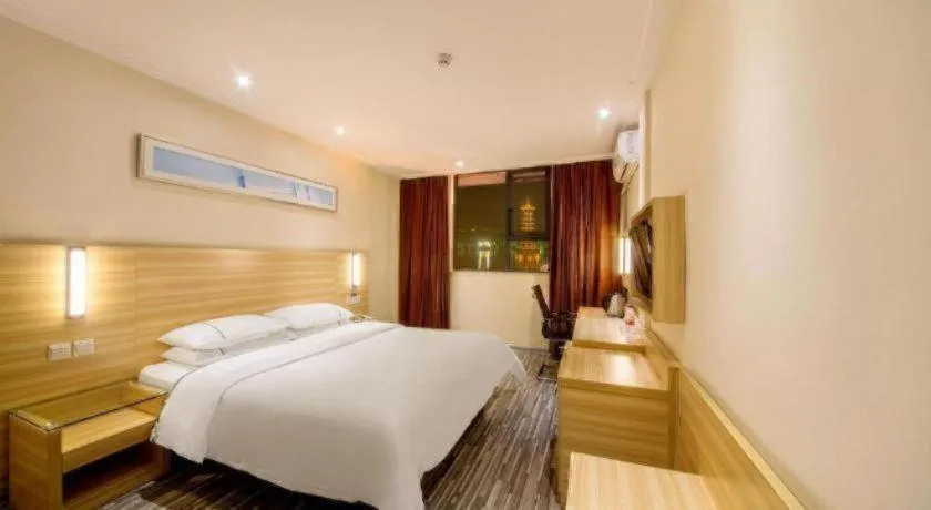 Bed in City Comfort Inn Guilin Two Rivers and Four Lakes Sun and Moon Shuangta