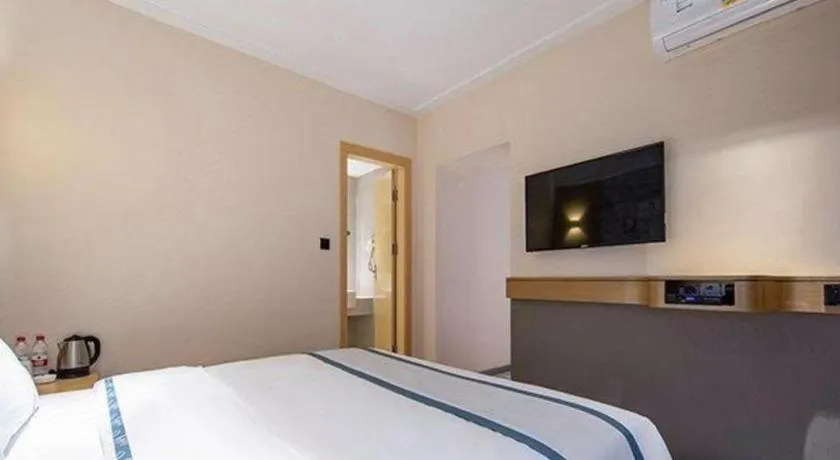 Bed in City Comfort Inn Liuzhou Wuxing Walking Street