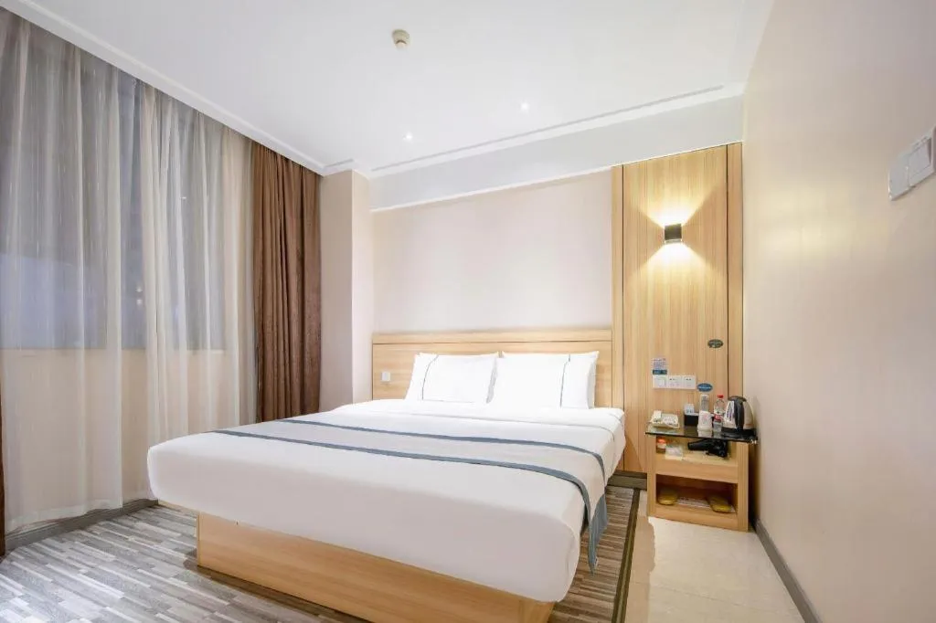 Bed in City Comfort Inn Liuzhou Wuxing Walking Street