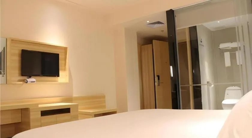 Bed in City Comfort Inn Zhuhai University Town Tangjiawan Plaza