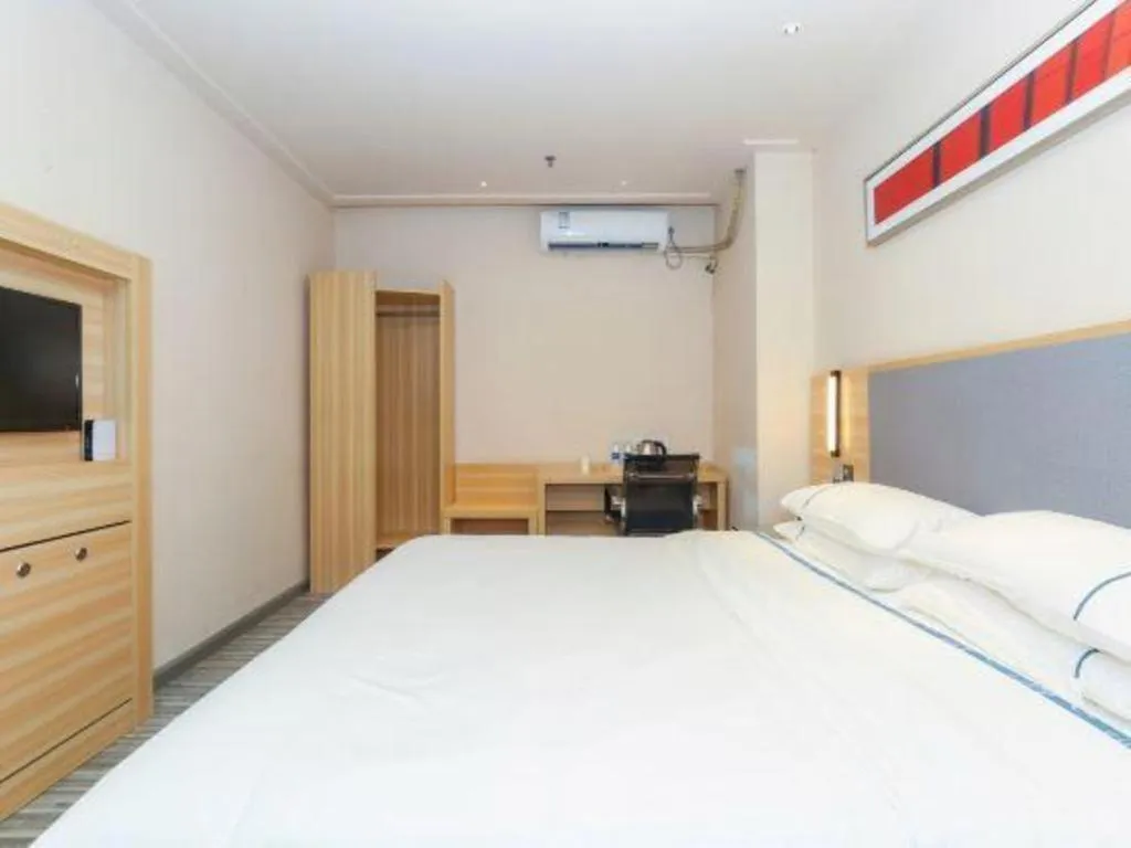 Bed in City Comfort Inn Zhuhai University Town Tangjiawan Plaza