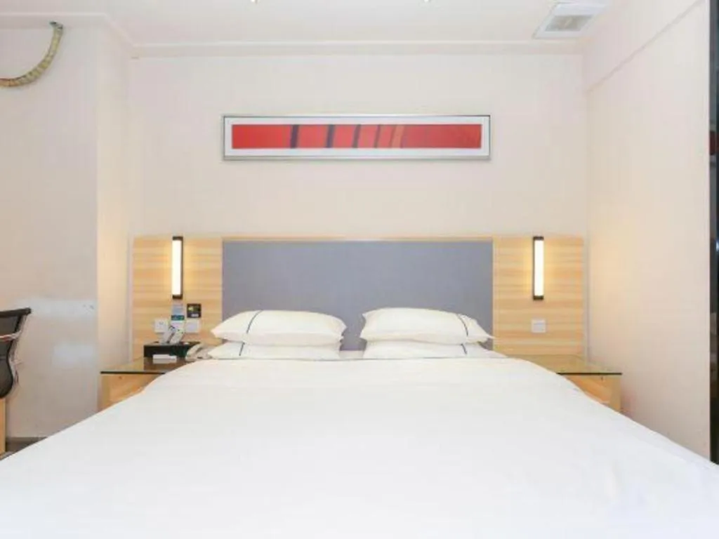 Bed in City Comfort Inn Zhuhai University Town Tangjiawan Plaza