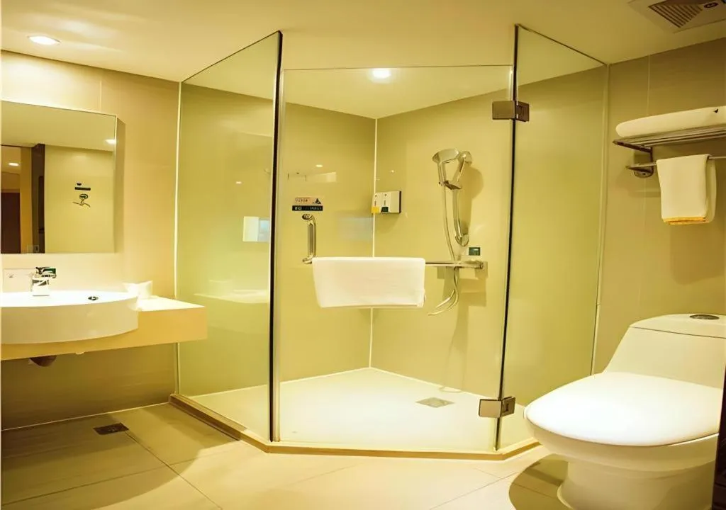 City Comfort Inn Wuzhou Bus Station