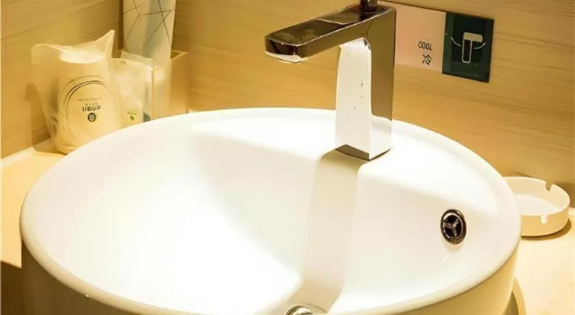 City Comfort Inn Wuzhou Bus Station